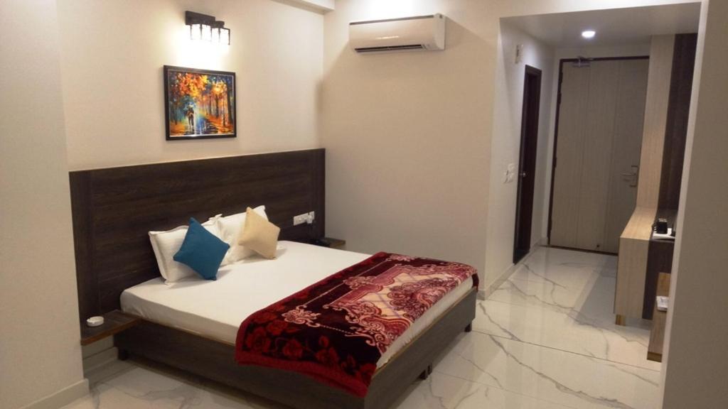 Alankrita Suites & Party Halls Meerut Εξωτερικό φωτογραφία