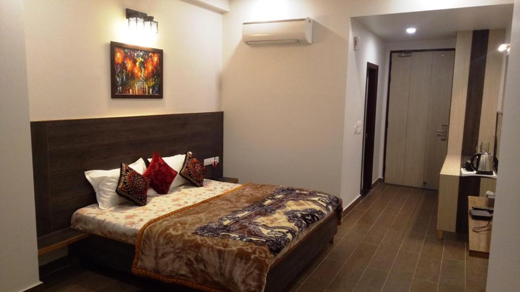 Alankrita Suites & Party Halls Meerut Εξωτερικό φωτογραφία