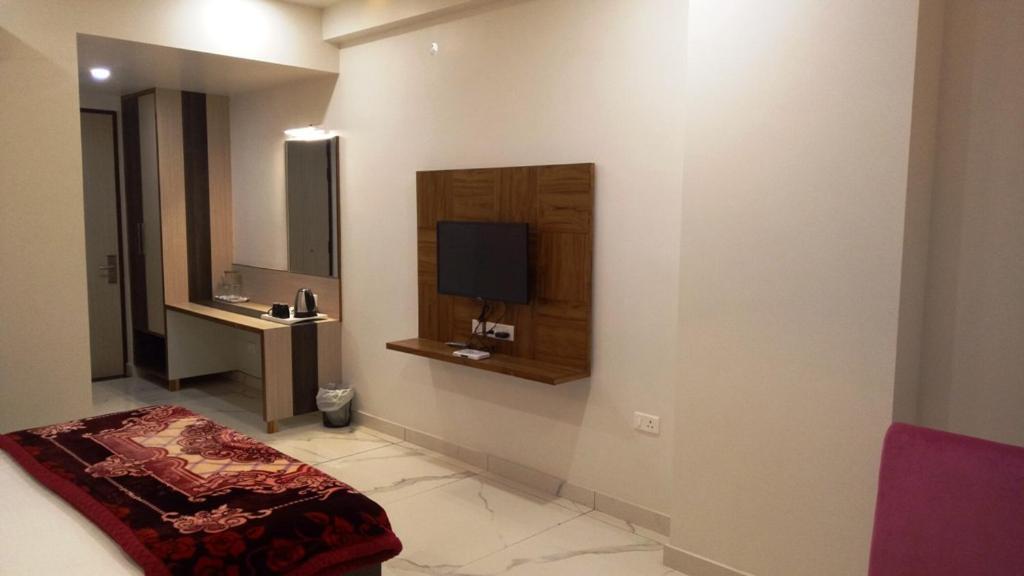 Alankrita Suites & Party Halls Meerut Εξωτερικό φωτογραφία